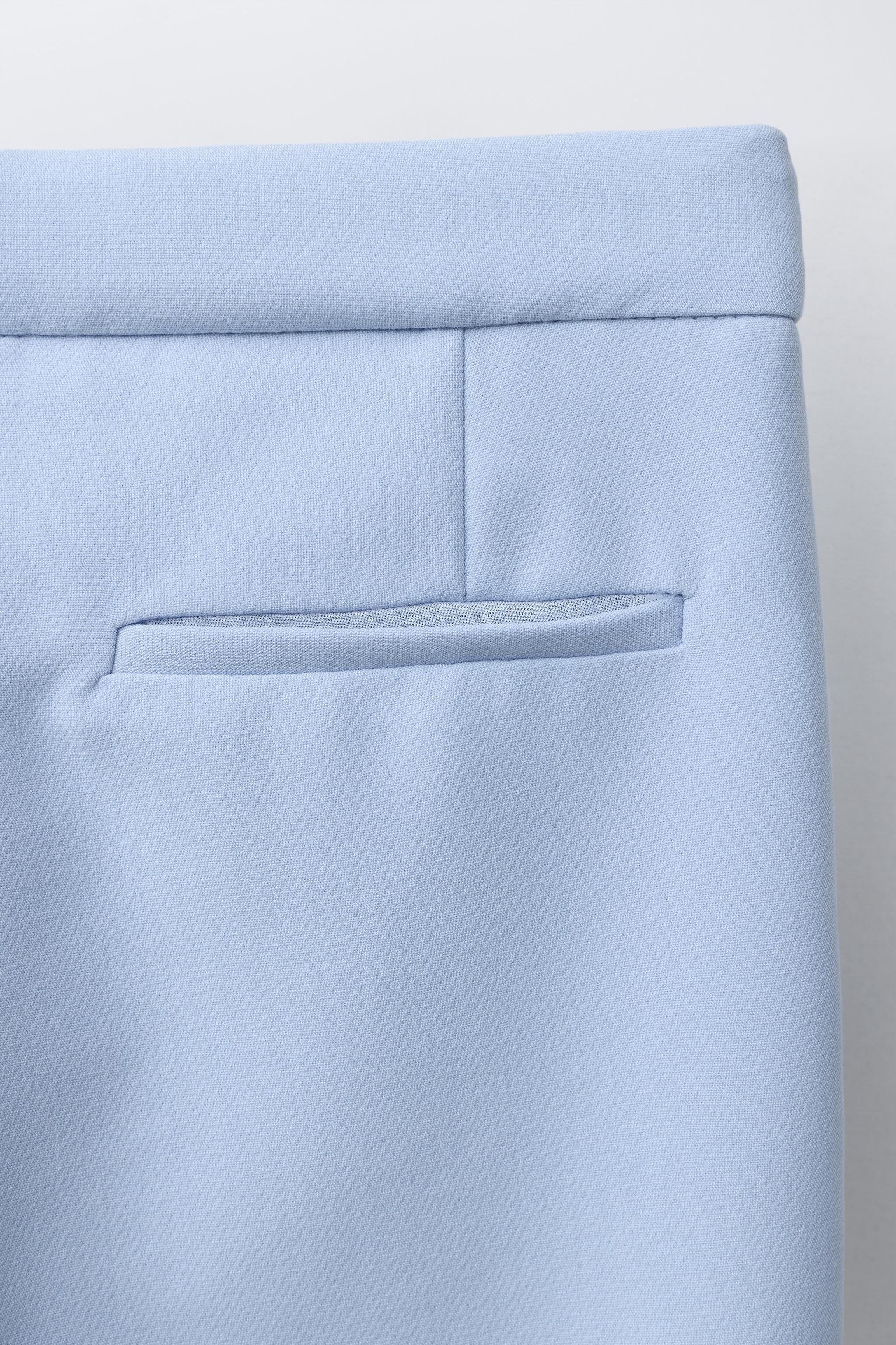 PANTALON TAILLEUR BOUTON BIJOU